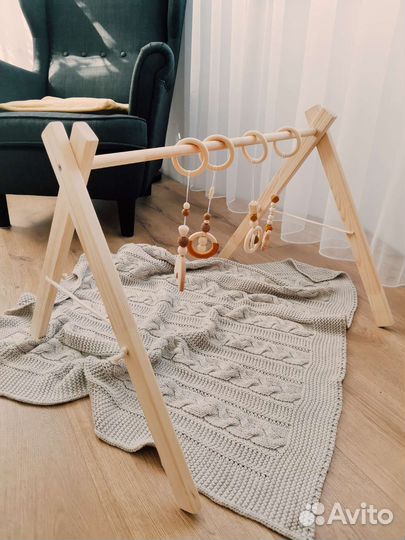 Развивающая стойка Монтессори для новорожденных