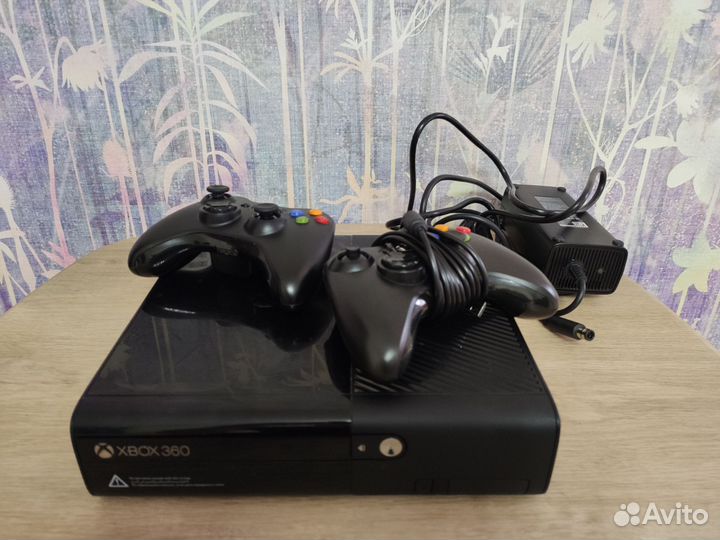Игровая приставка Xbox 360 E 500gb