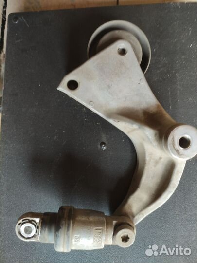 Натяжитель приводного ремня Honda