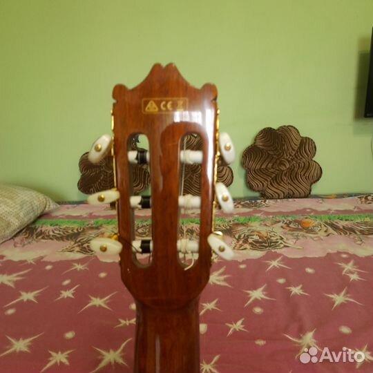 Классическая гитара с подключением +чихол