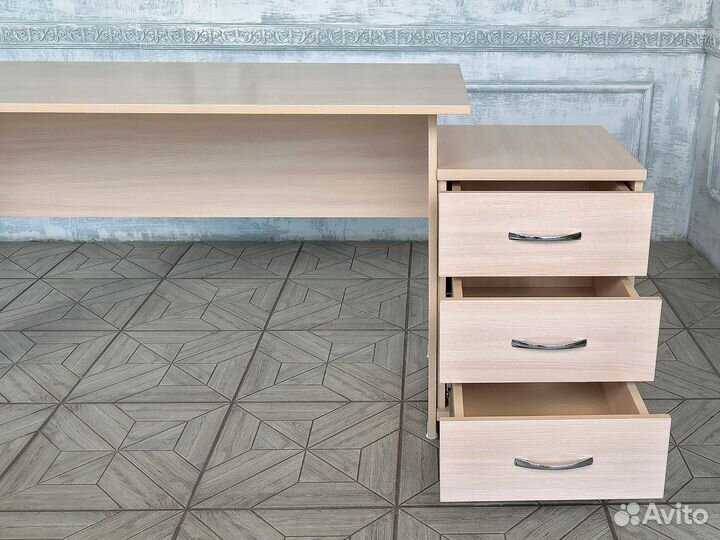 Офисная мебель новая. Письменный стол. Тумба
