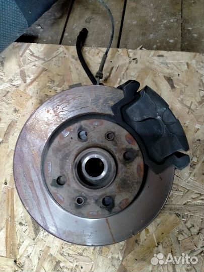 Кулак поворотный правый Лада гранта 2016 год