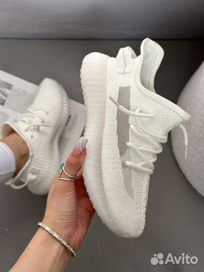 Кроссовки женские yeezy boost 350 летние