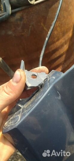 Левое крыло Renault Megane 2 с небольшим дефектом