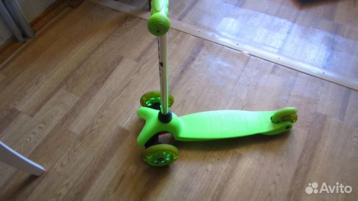 Самокат детский трехколесный со светящимися колеса