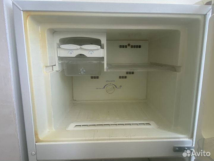 Холодильник Whirlpool бу