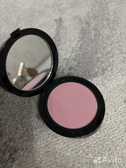 Emporio armani румяна