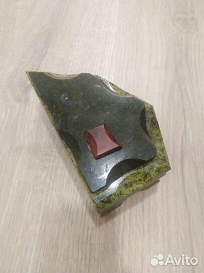 Шкатулка для драгоценностей из камня