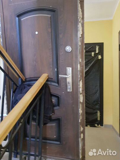 Стальные двери б/у для улицы и помещения