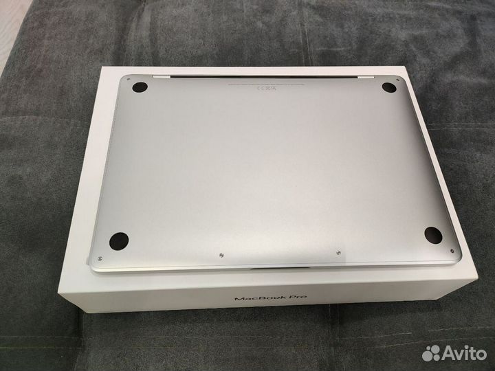 Macbook pro m1 16 256