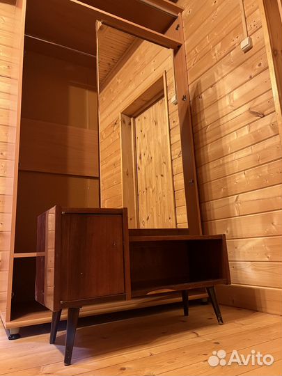 Трюмо с зеркалом старинное