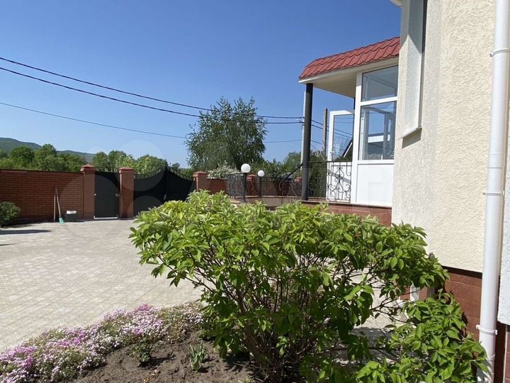 Коттедж 268,3 м² на участке 12 сот.