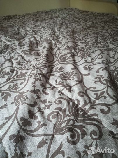 Пледы и покрывало