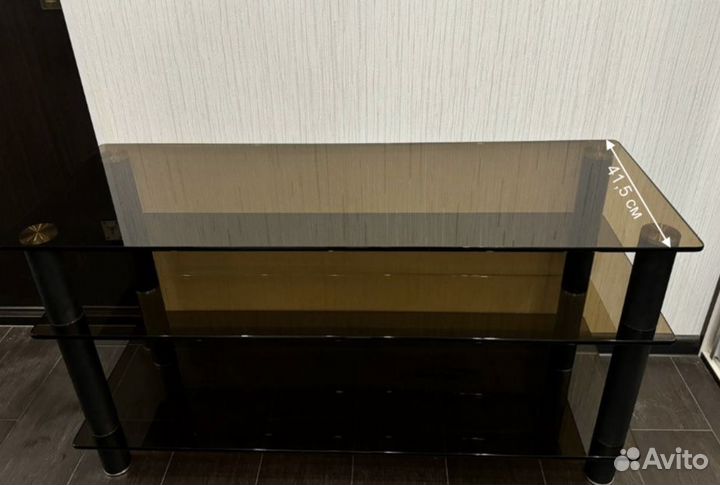 Журнальный столик из стекла