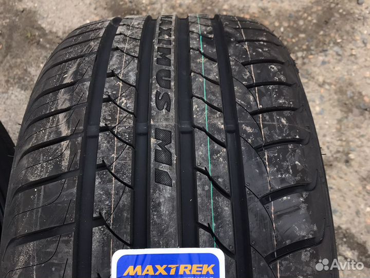 Maxtrek Maximus M1 275/35 R19 100W