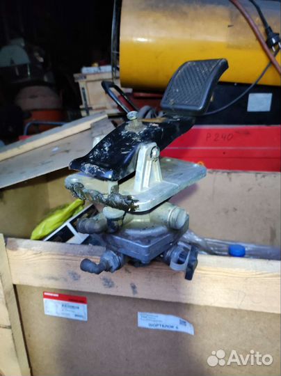 Кран тормозной с педалью камаз