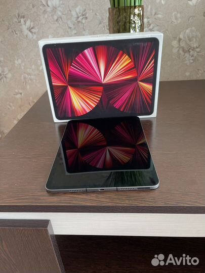 iPad Pro 11-inch 256GB Wi-Fi + Cellular