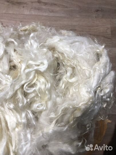 Пух козий белого цвета
