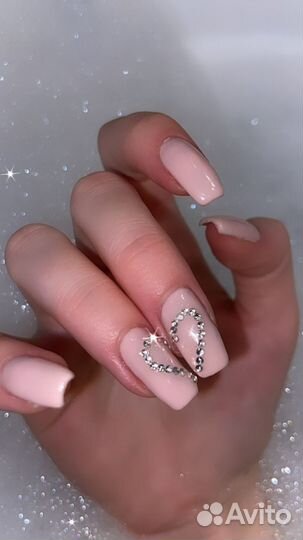 Модель на маникюр