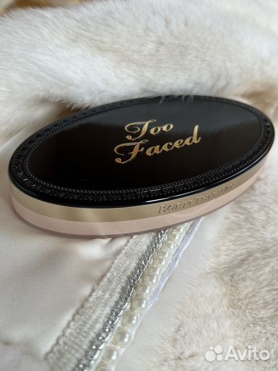 Too faced хайлайтер