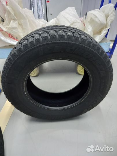 Bridgestone Ice Cruiser 7000 205/65 R15