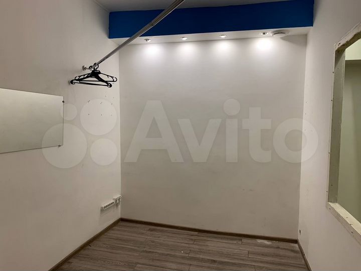 Универсальное угловое помещение 79 м2