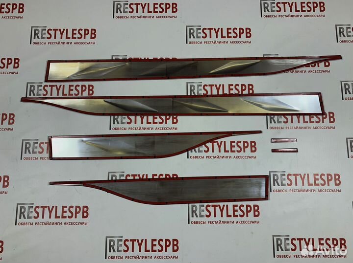 Молдинги дверей Toyota Rav4 (XA50) с20г