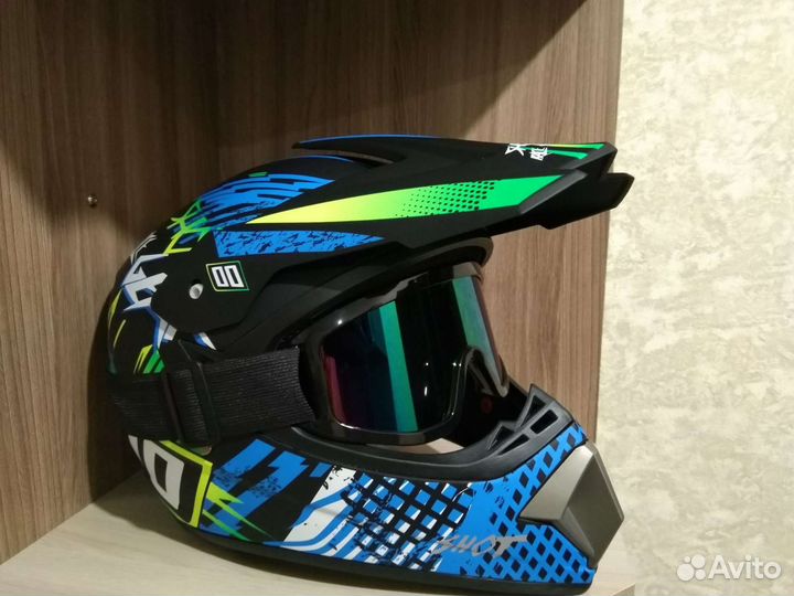 Шлем кроссовый с очками в комплекте