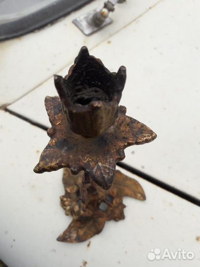 Подсвечник бронзовый тюльпан