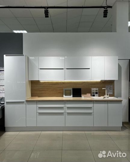 Кухонный гарнитур белый