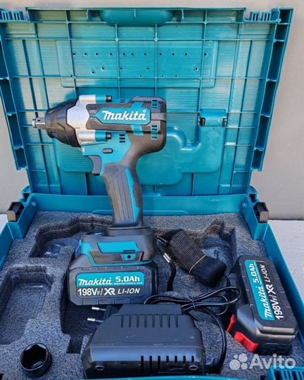 Аккумуляторный гайковерт Makita 800 н.м. (Арт.8323