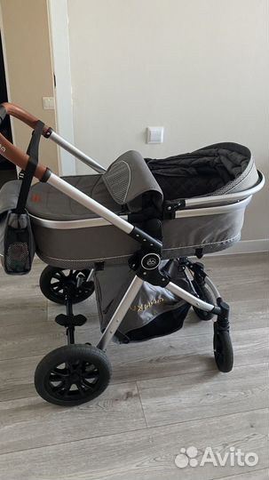 Коляска для новорожденных универсальная Luxmom