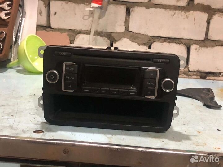 Штатная магнитола на volkswagen polo