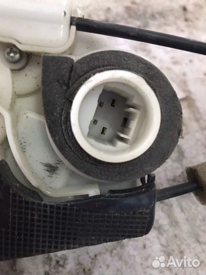 Замок двери задний правый Honda Cr-V 4