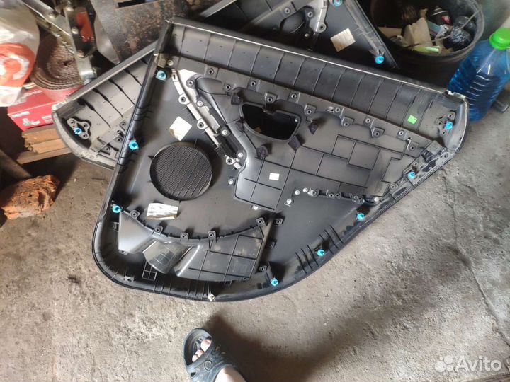 Обшивки задних дверей