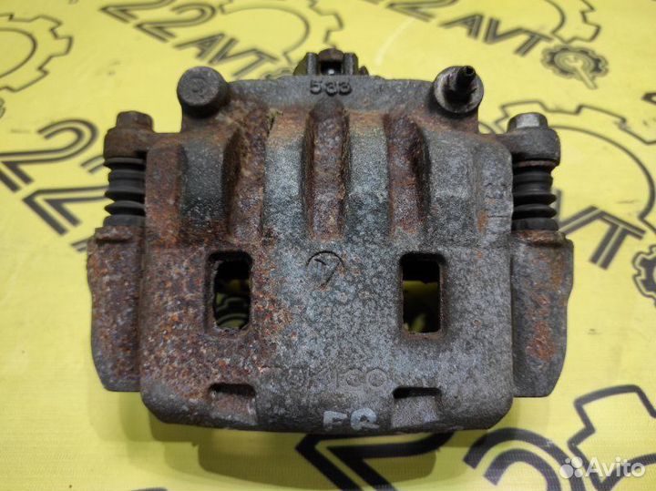 Суппорт передний правый Subaru Forester SG5 EJ205