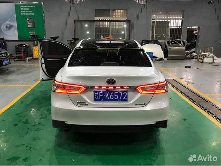 Toyota Camry 70 LED Планка на заднюю дверь E6NA8