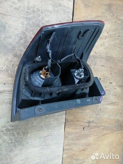 Стоп-сигнал задний правый Toyota Alphard ANH10