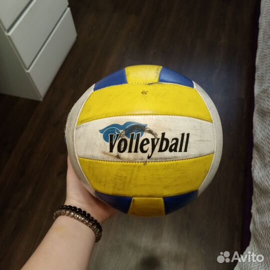 Волейбольный мяч