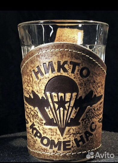 Граненый стакан в кожаном подстаканнике