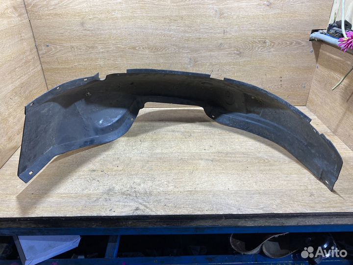 Подкрылок передний левый VW Passat B4 1704171