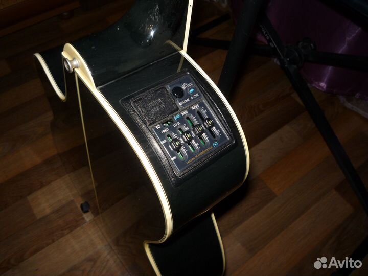 Электроакустическая гитара Takamine NPT-110