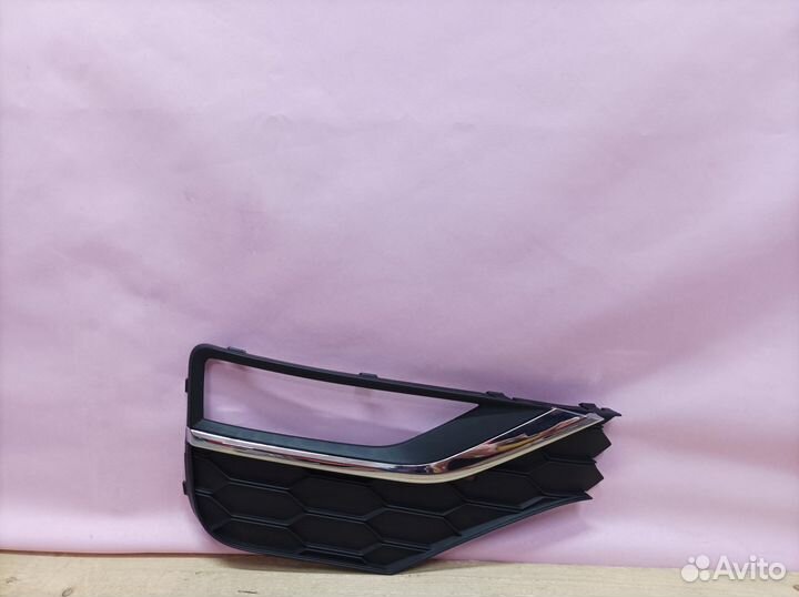 Окантовка птф правая Volkswagen Amarok 2 на 2010