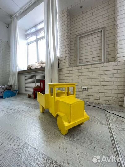 Машина деревянная