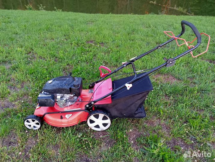 Газонокосилка бензиновая самоходная
