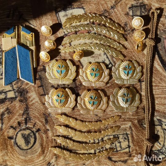 Погоны, шевроны