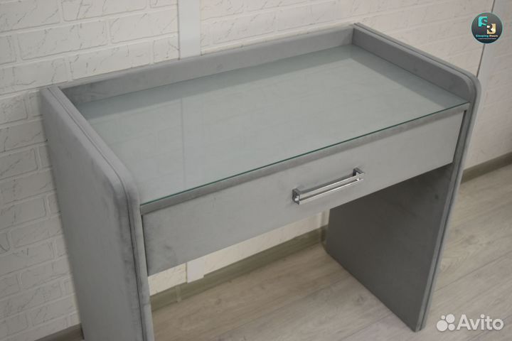 Туалетный столик