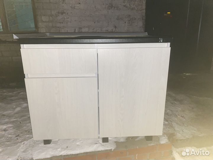 Кухонный шкаф и столешница