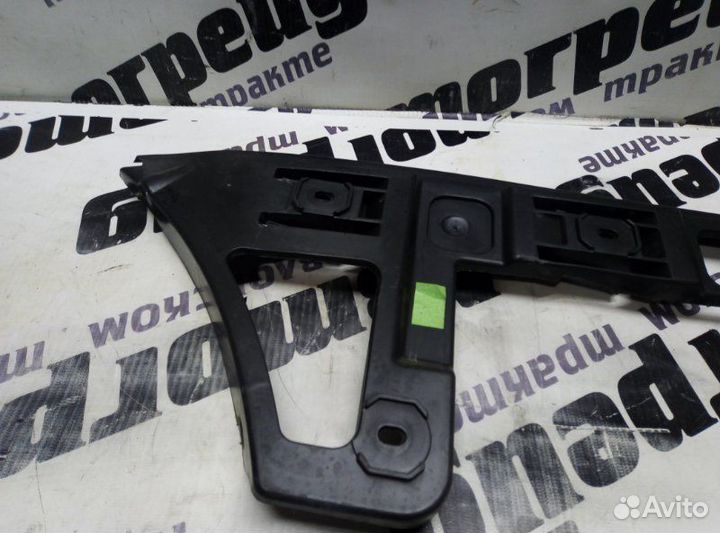 Крепление бампера заднее правое Volkswagen Passat