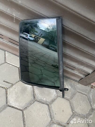 Форточка задней правой двери Volkswagen Tiguan